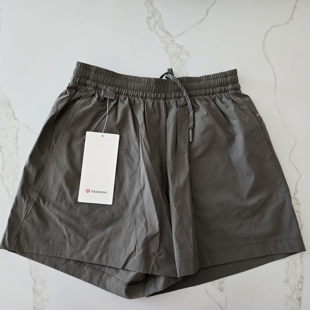 NWT High Rise Lightweight Hiking Short